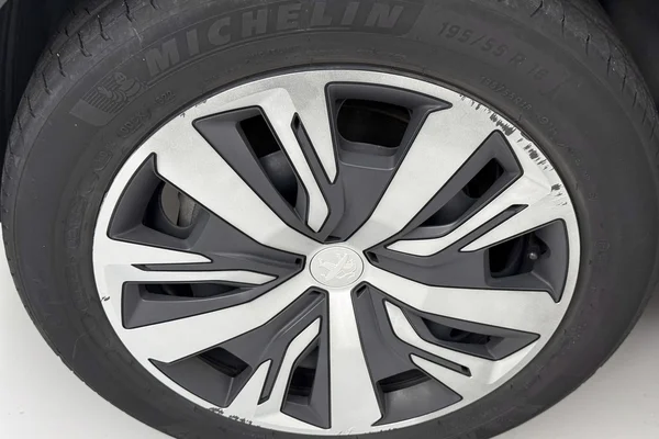 Peugeot E-208 (2022) — foto 28 van 41