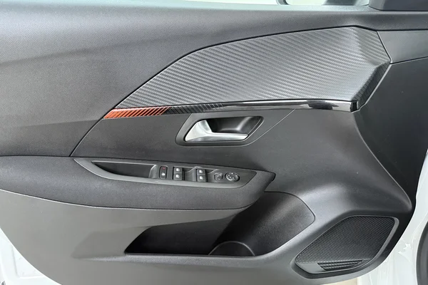 Peugeot 208 (2022) — foto 9 van 18