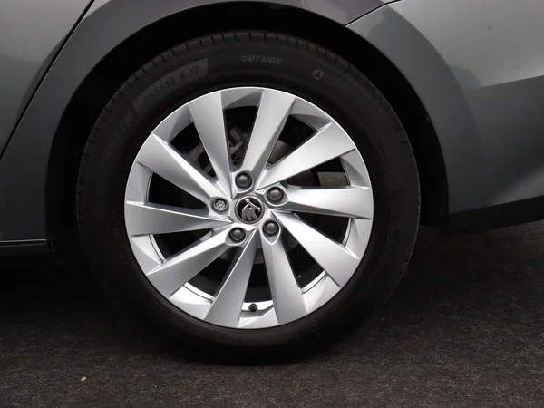 SKODA Octavia Combi (2024) — foto 14 van 18