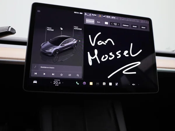 Tesla Model 3 (2022) — foto 22 van 47