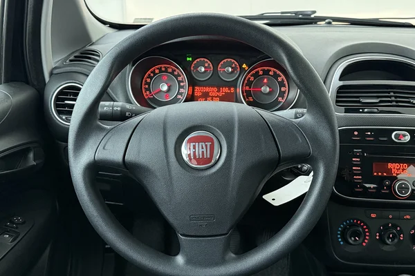 Fiat Punto (2017) — foto 2 van 21