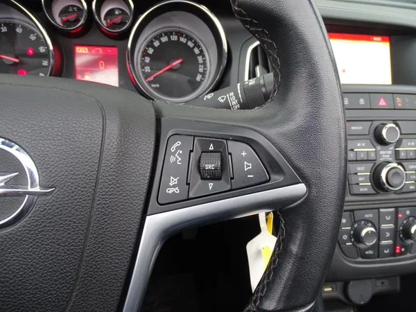 Opel Cascada (2018) — foto 13 van 27