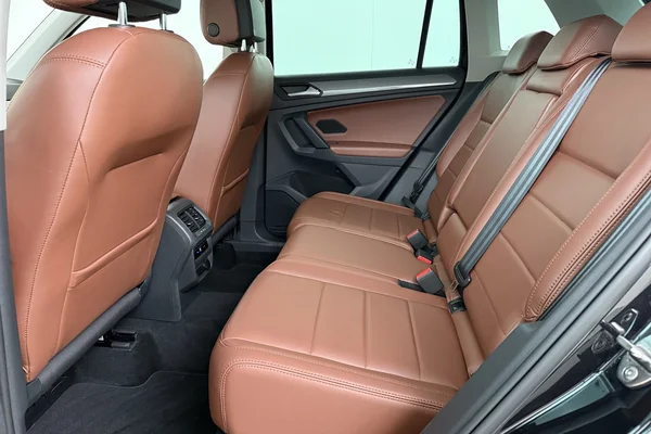 Volkswagen Tiguan (2021) — foto 16 van 17