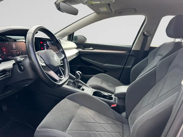 VOLKSWAGEN Golf VIII SW (2024) — foto 14 van 24