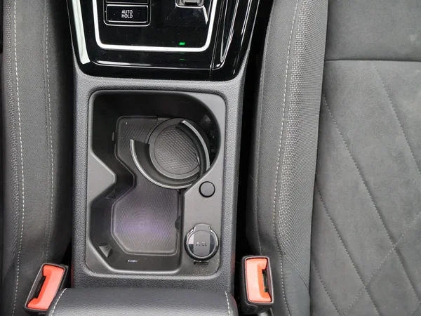 VOLKSWAGEN Golf VIII eHybrid (PHEV) (2024) — foto 18 van 29