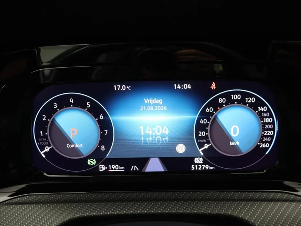 VOLKSWAGEN Golf VIII SW (2024) — foto 11 van 31