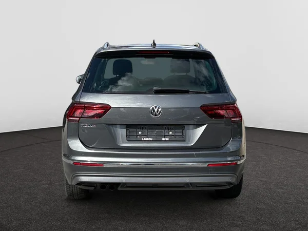 VOLKSWAGEN Tiguan (2019) — foto 17 van 22