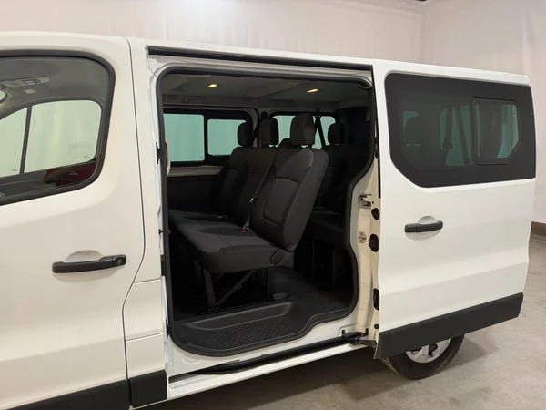 Renault Trafic (2023) — foto 17 van 29
