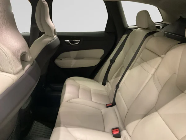 VOLVO XC60 (2019) — foto 6 van 24