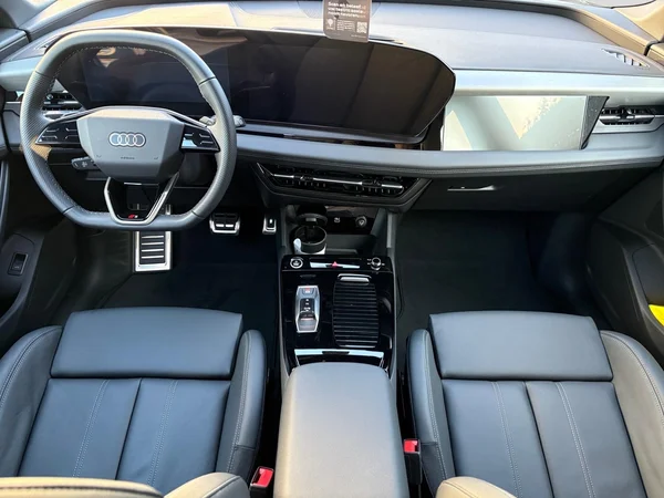 AUDI Q6 e-tron (2026) — foto 9 van 15