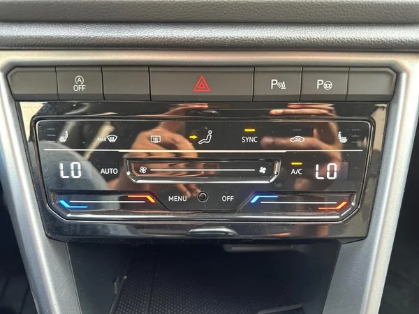 VOLKSWAGEN T-Roc (2022) — foto 8 van 24