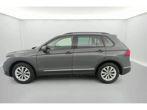 VOLKSWAGEN Tiguan (2022) — foto 34 van 36