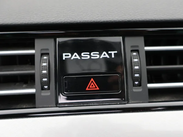 VOLKSWAGEN Passat Variant (2020) — foto 20 van 33
