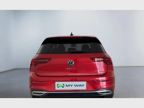 Volkswagen Golf VIII eHybrid (2021) — foto 13 van 15
