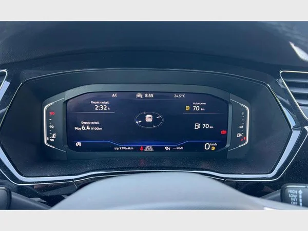 Volkswagen Touran (2024) — foto 2 van 24