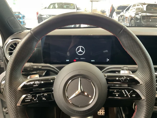 MERCEDES-BENZ A 200 (2024) — foto 9 van 22