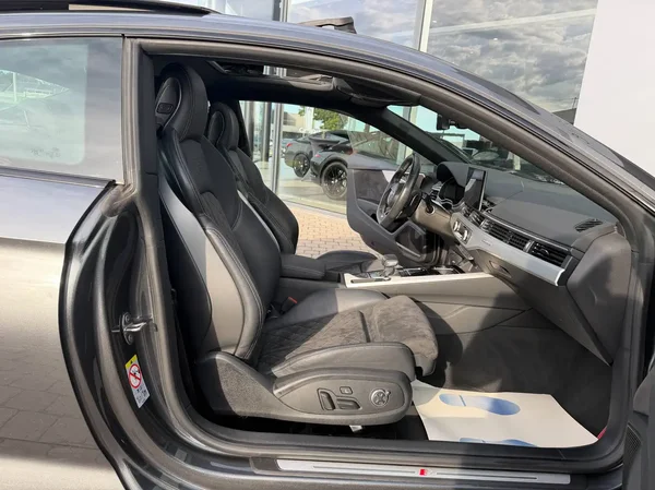 Audi A5 (2021) — foto 17 van 29