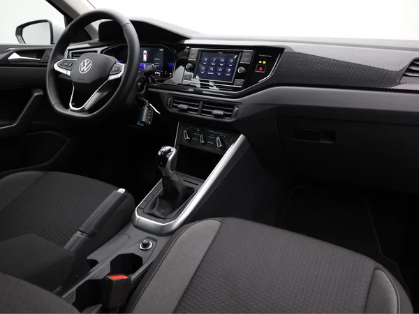 VOLKSWAGEN Polo (2022) — foto 13 van 19