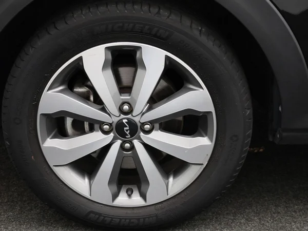 Kia Stonic (2023) — foto 4 van 38