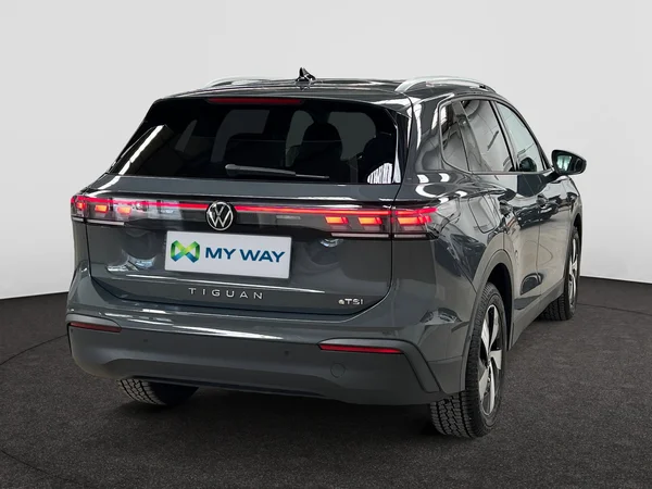 VOLKSWAGEN Tiguan (2024) — foto 12 van 20