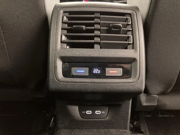 VOLKSWAGEN Golf VIII (2021) — foto 30 van 36