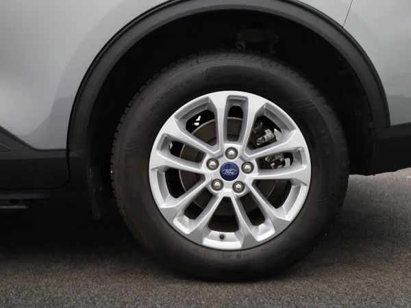 Ford Kuga (2023) — foto 5 van 42
