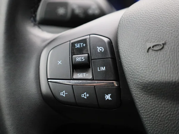 Ford Kuga (2023) — foto 11 van 42