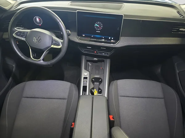 VOLKSWAGEN Passat SW (2024) — foto 7 van 12