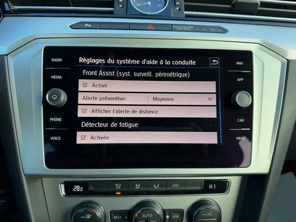 Volkswagen Passat (2019) — foto 6 van 23