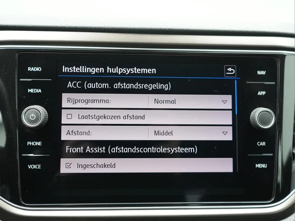 VOLKSWAGEN T-Roc (2019) — foto 18 van 25