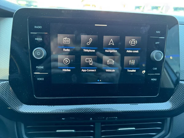 VOLKSWAGEN T-Cross (2024) — foto 2 van 12