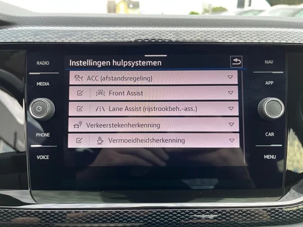 VOLKSWAGEN Taigo (2024) — foto 6 van 21