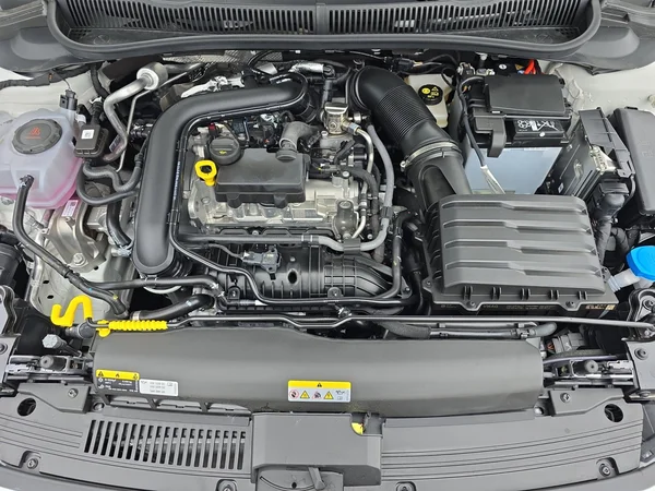 VOLKSWAGEN Polo (2024) — foto 11 van 32