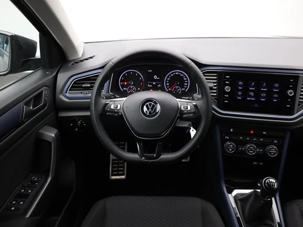 VOLKSWAGEN T-Roc (2021) — foto 6 van 19