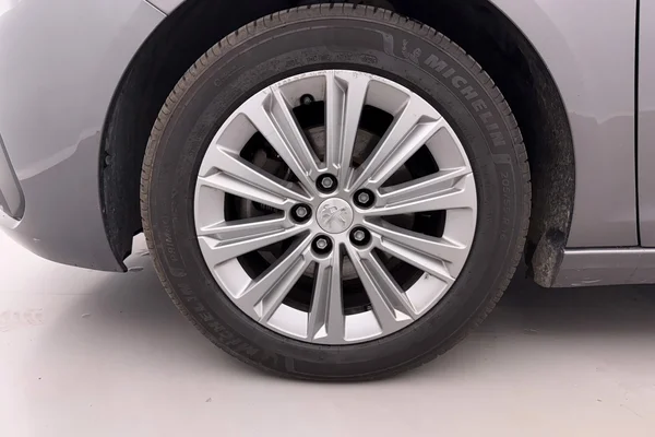 Peugeot 308 (2021) — foto 27 van 36