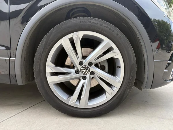 VOLKSWAGEN Tiguan (2023) — foto 17 van 24