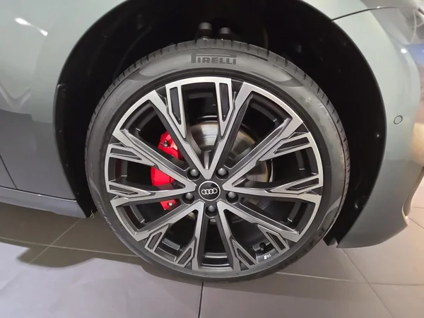 AUDI A6 Avant e-tron (2025) — foto 13 van 25