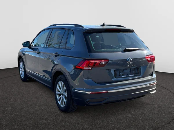 VOLKSWAGEN Tiguan (2022) — foto 17 van 23