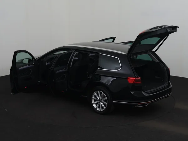 VOLKSWAGEN Passat Variant (2022) — foto 32 van 33