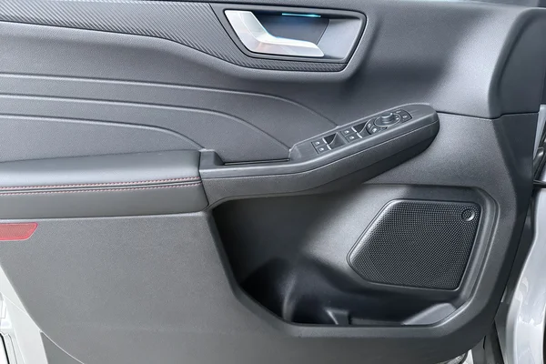 Ford Kuga FHEV (2025) — foto 8 van 24