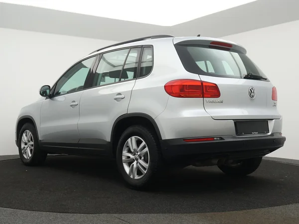 VOLKSWAGEN Tiguan (2016) — foto 21 van 25