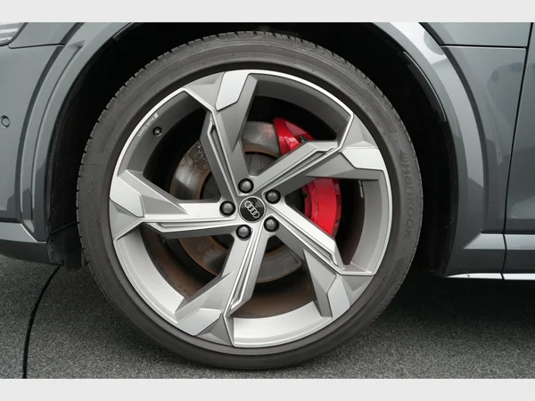 AUDI SQ8 e-tron Sportback (2023) — foto 16 van 31