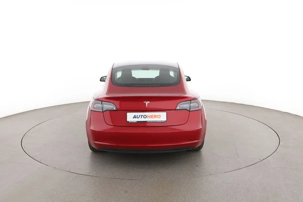 Tesla Model (2021) — foto 11 van 16