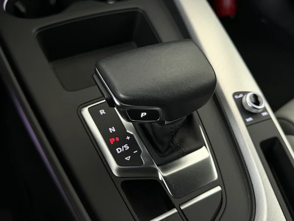 AUDI A4 (2022) — foto 4 van 30
