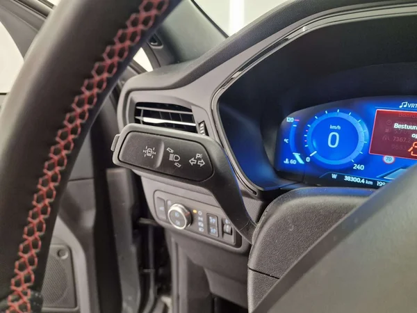 Ford Kuga (2023) — foto 12 van 13