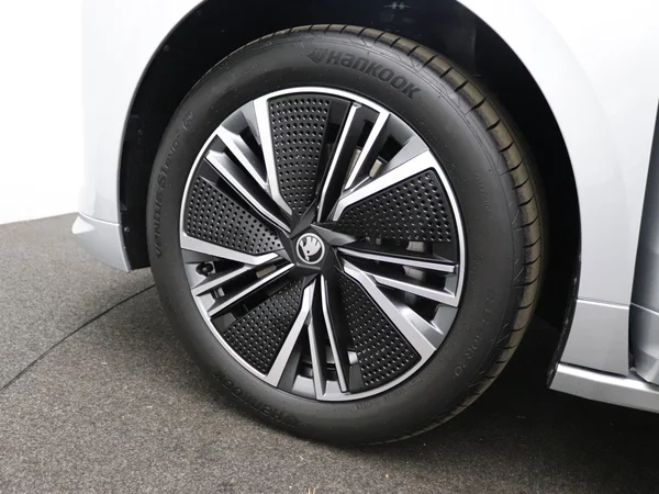 SKODA (2026) — foto 2 van 18