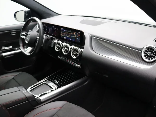 Mercedes-Benz GLA (2025) — foto 28 van 37