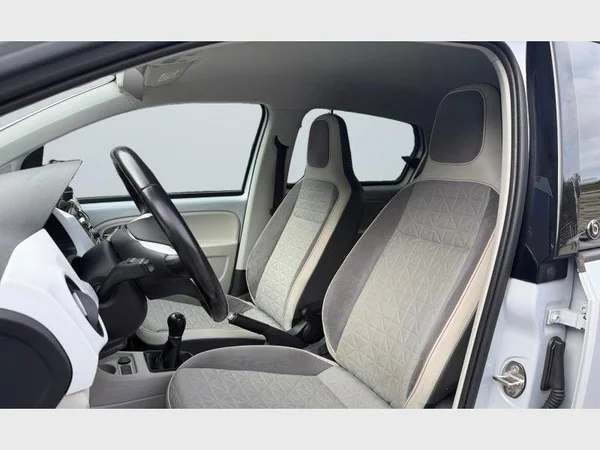 Volkswagen UP! (2017) — foto 3 van 25