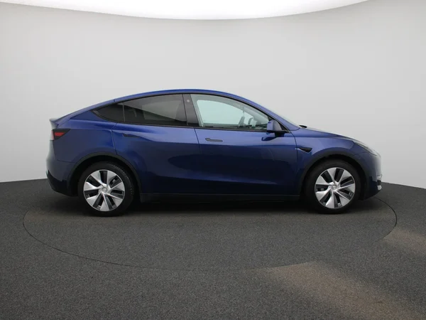 Tesla Model Y (2023) — foto 50 van 52