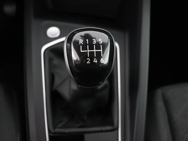 VOLKSWAGEN Golf (2024) — foto 4 van 27